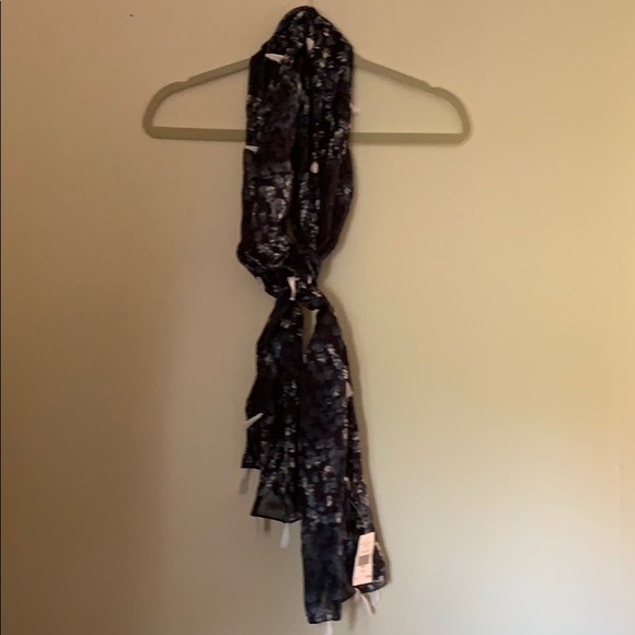 Accessories - BNWT Blue & white tassel scarf
